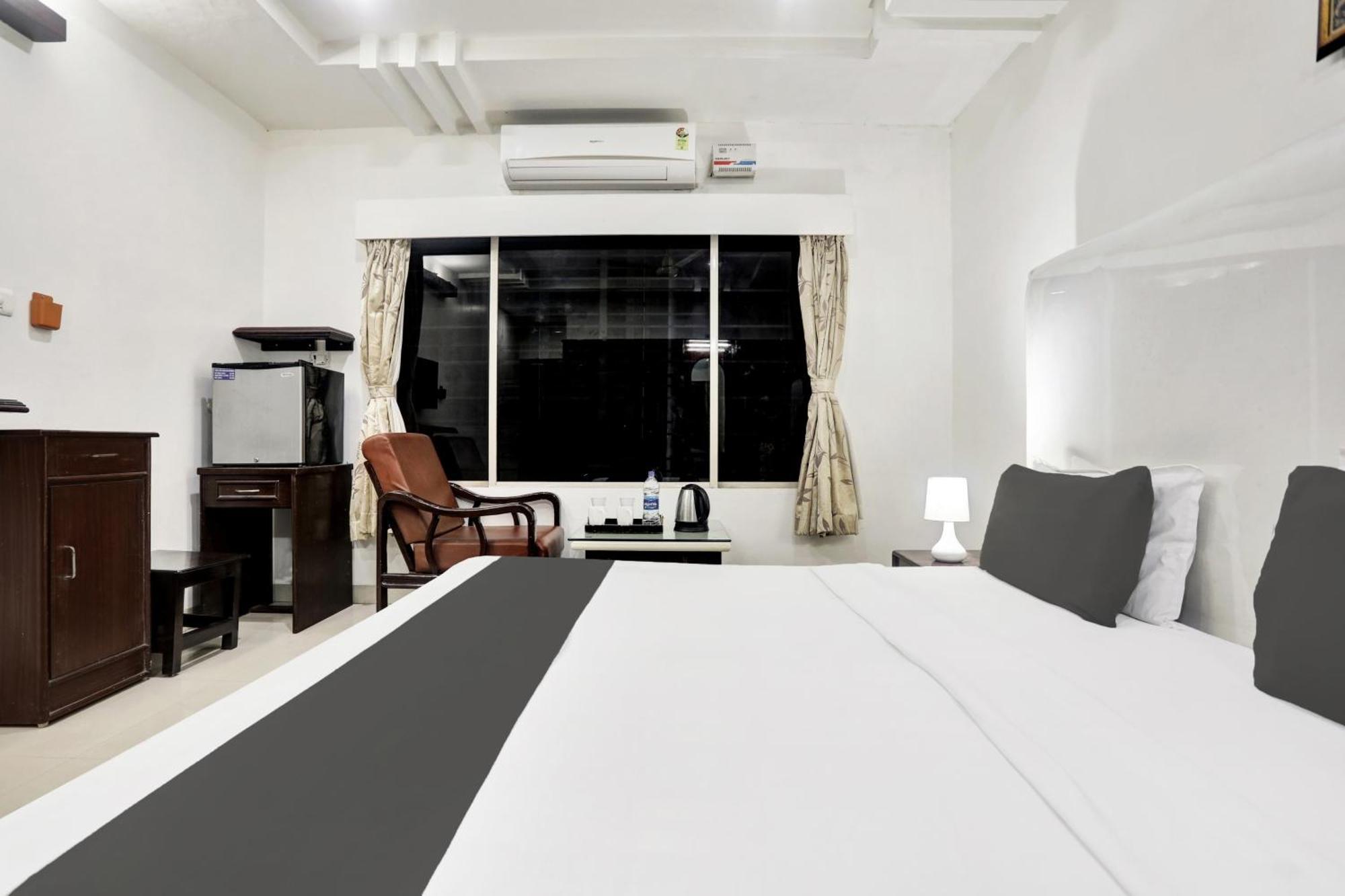 Townhouse Eluru Hotell Exteriör bild