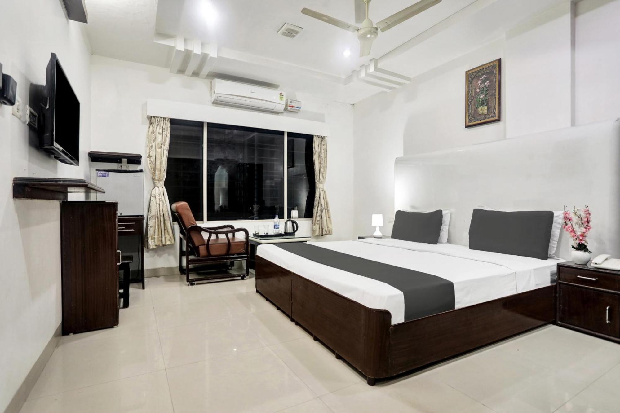 Townhouse Eluru Hotell Exteriör bild
